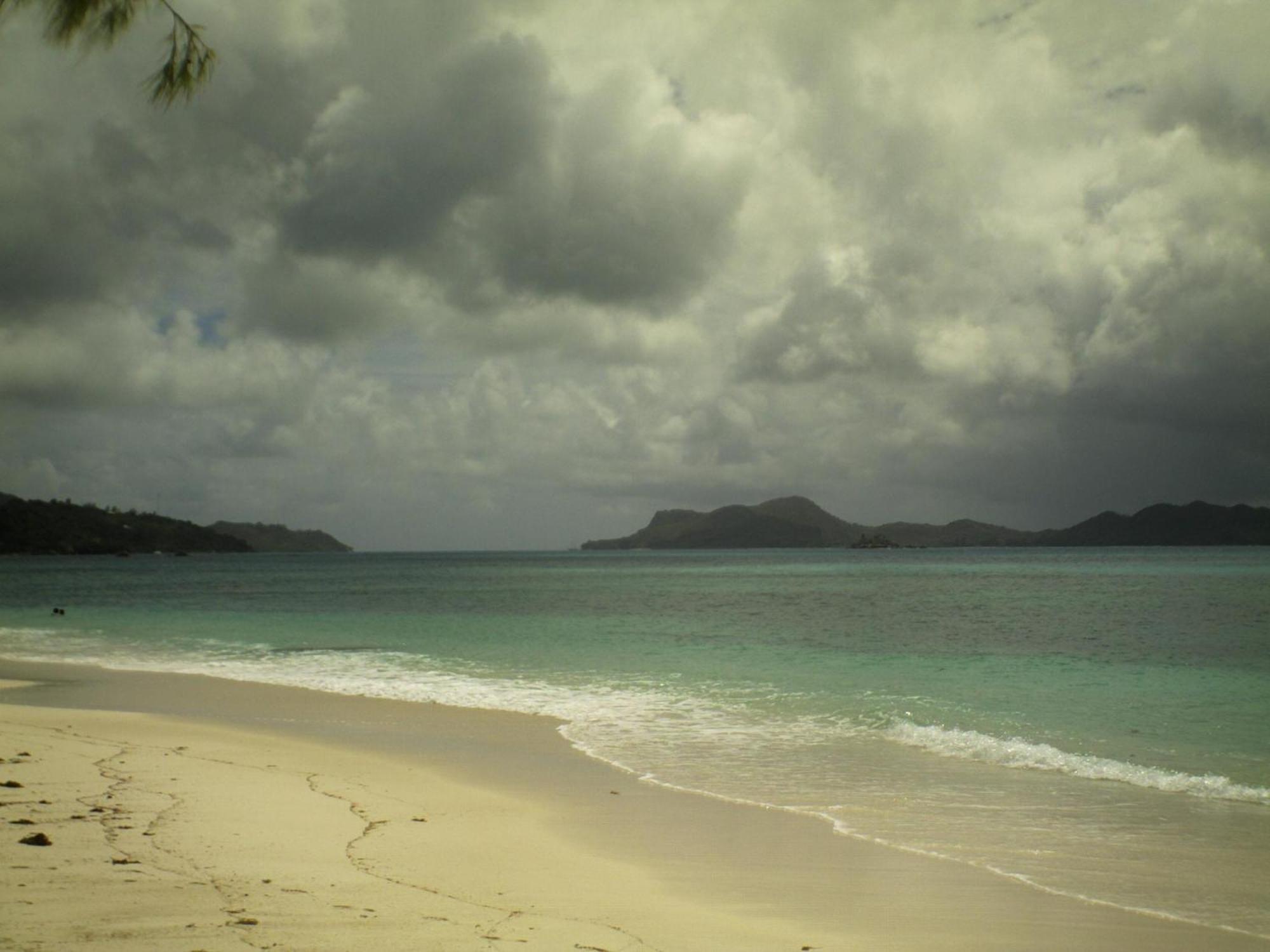Sea View Lodge Baie Sainte Anne Ruang foto