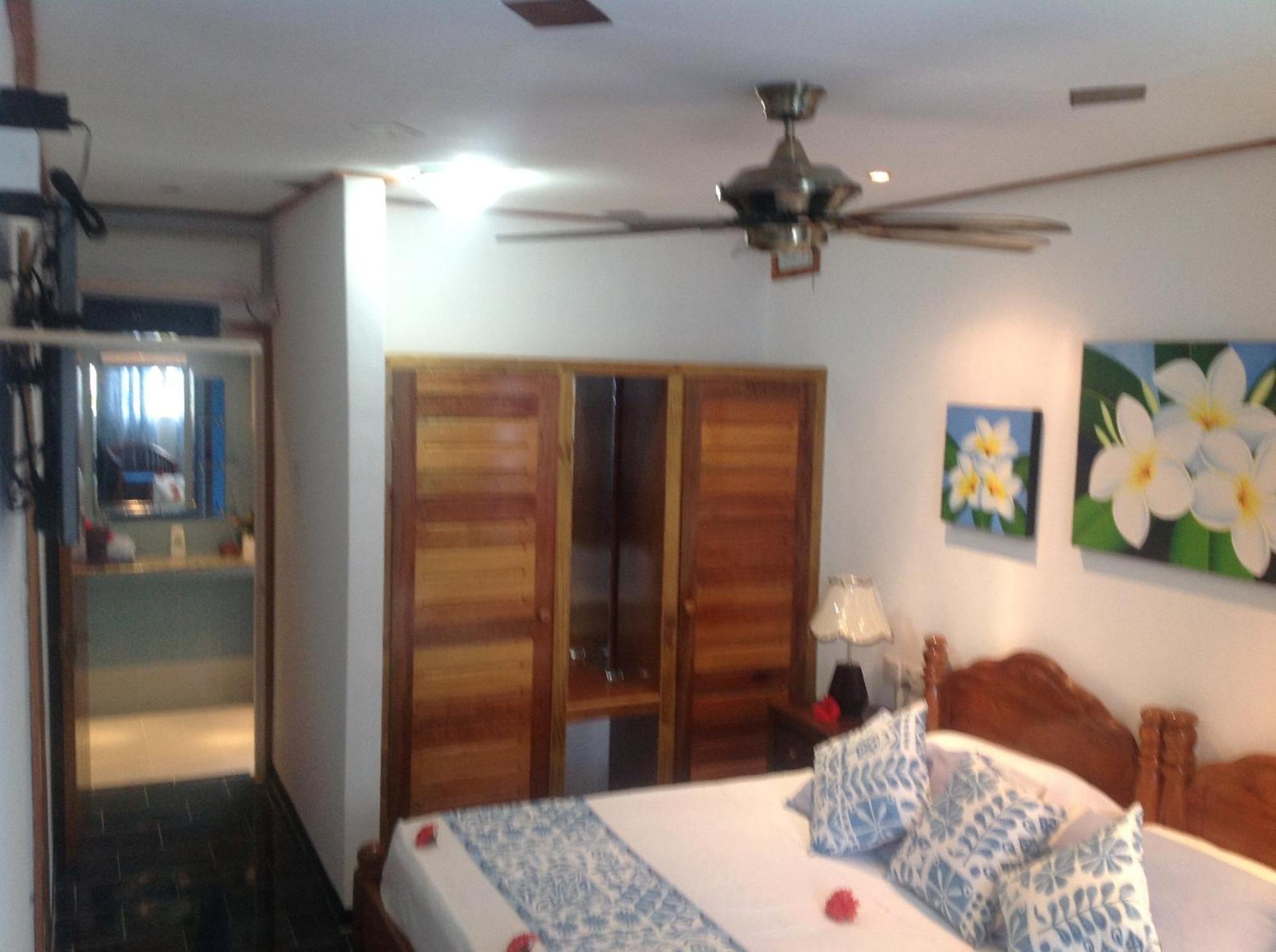 Sea View Lodge Baie Sainte Anne Ruang foto