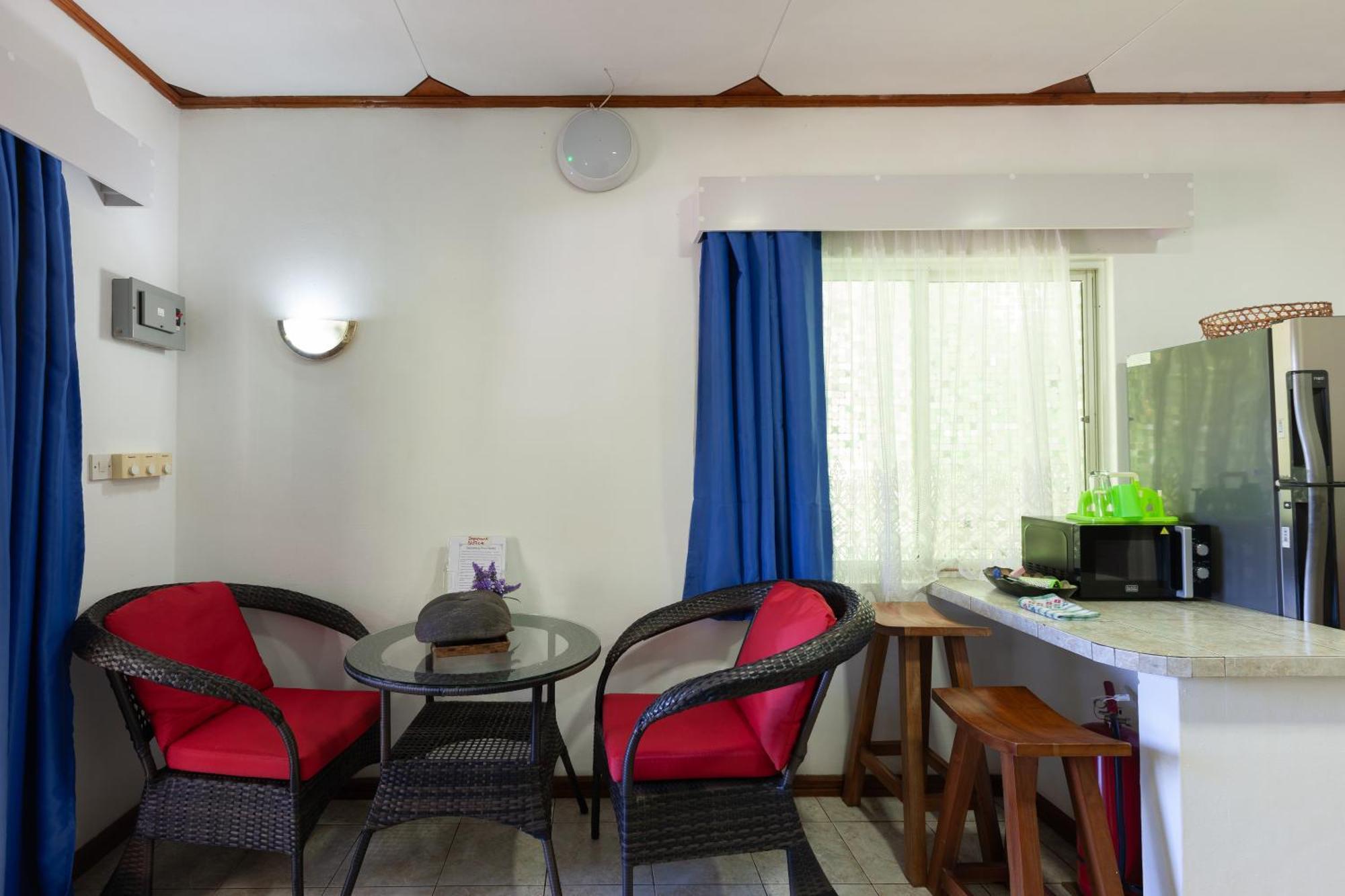 Sea View Lodge Baie Sainte Anne Bagian luar foto