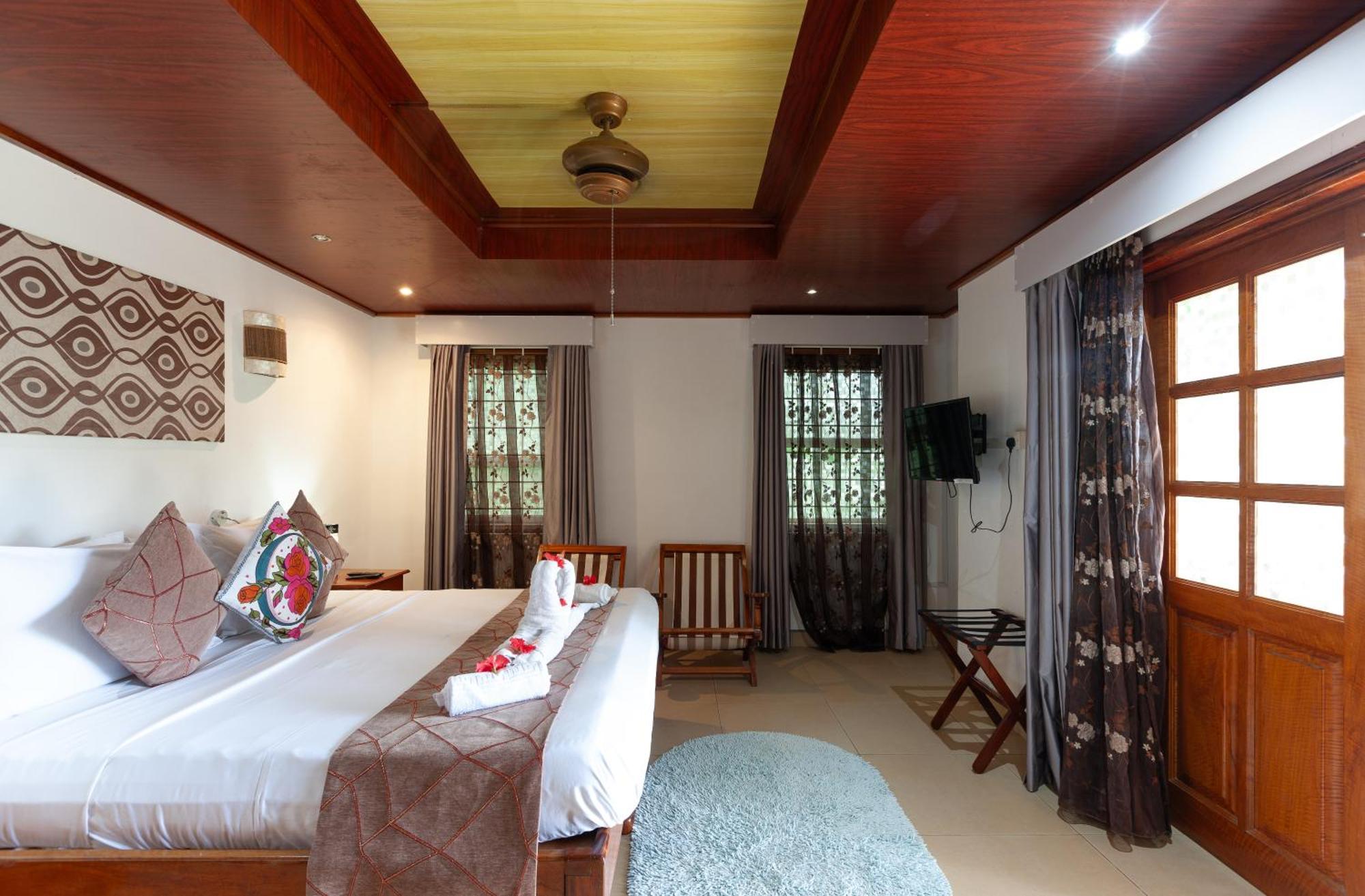 Sea View Lodge Baie Sainte Anne Bagian luar foto