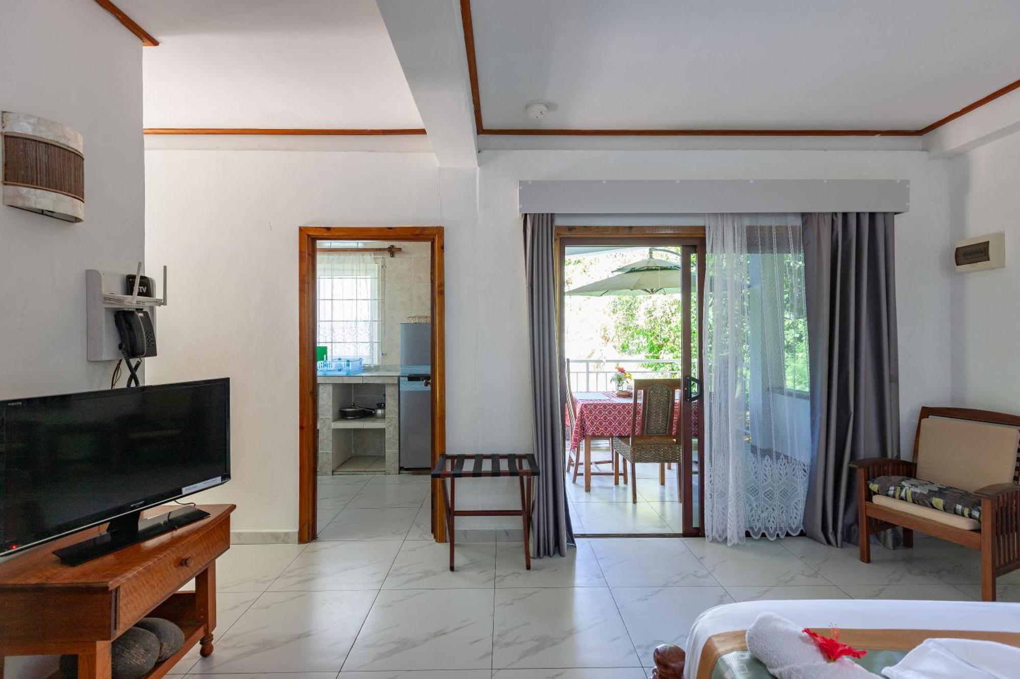 Sea View Lodge Baie Sainte Anne Bagian luar foto