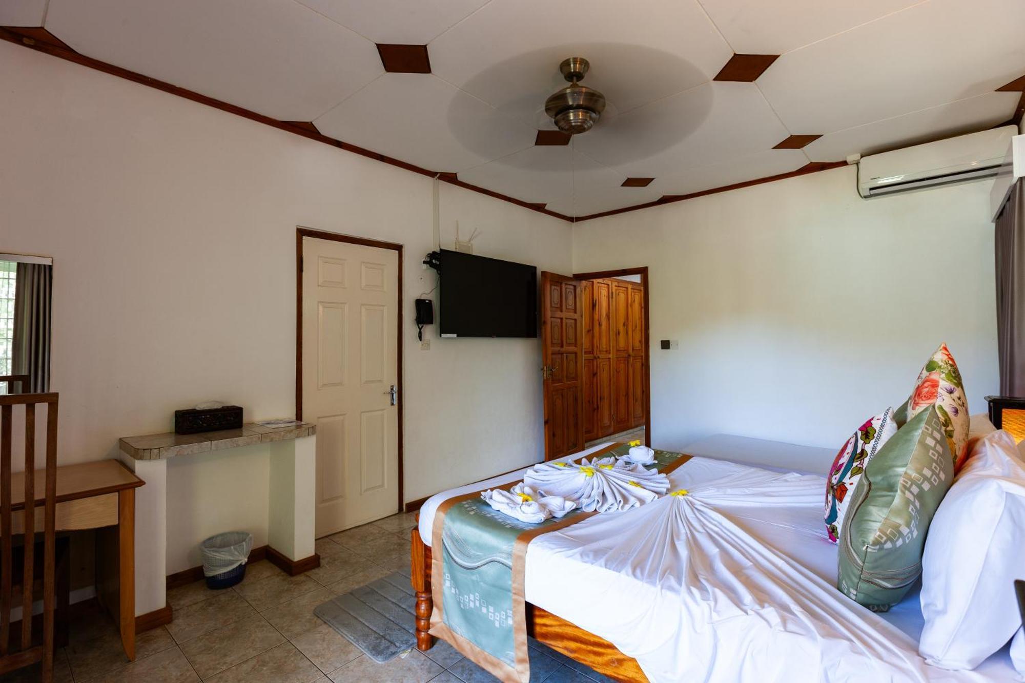Sea View Lodge Baie Sainte Anne Bagian luar foto