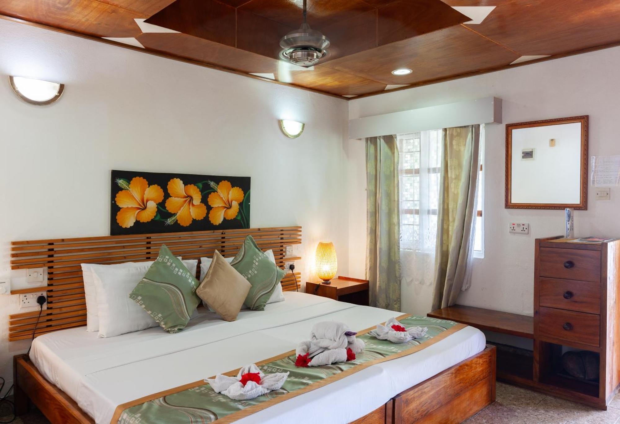 Sea View Lodge Baie Sainte Anne Bagian luar foto