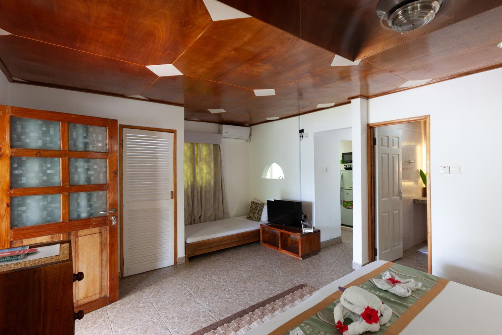 Sea View Lodge Baie Sainte Anne Bagian luar foto