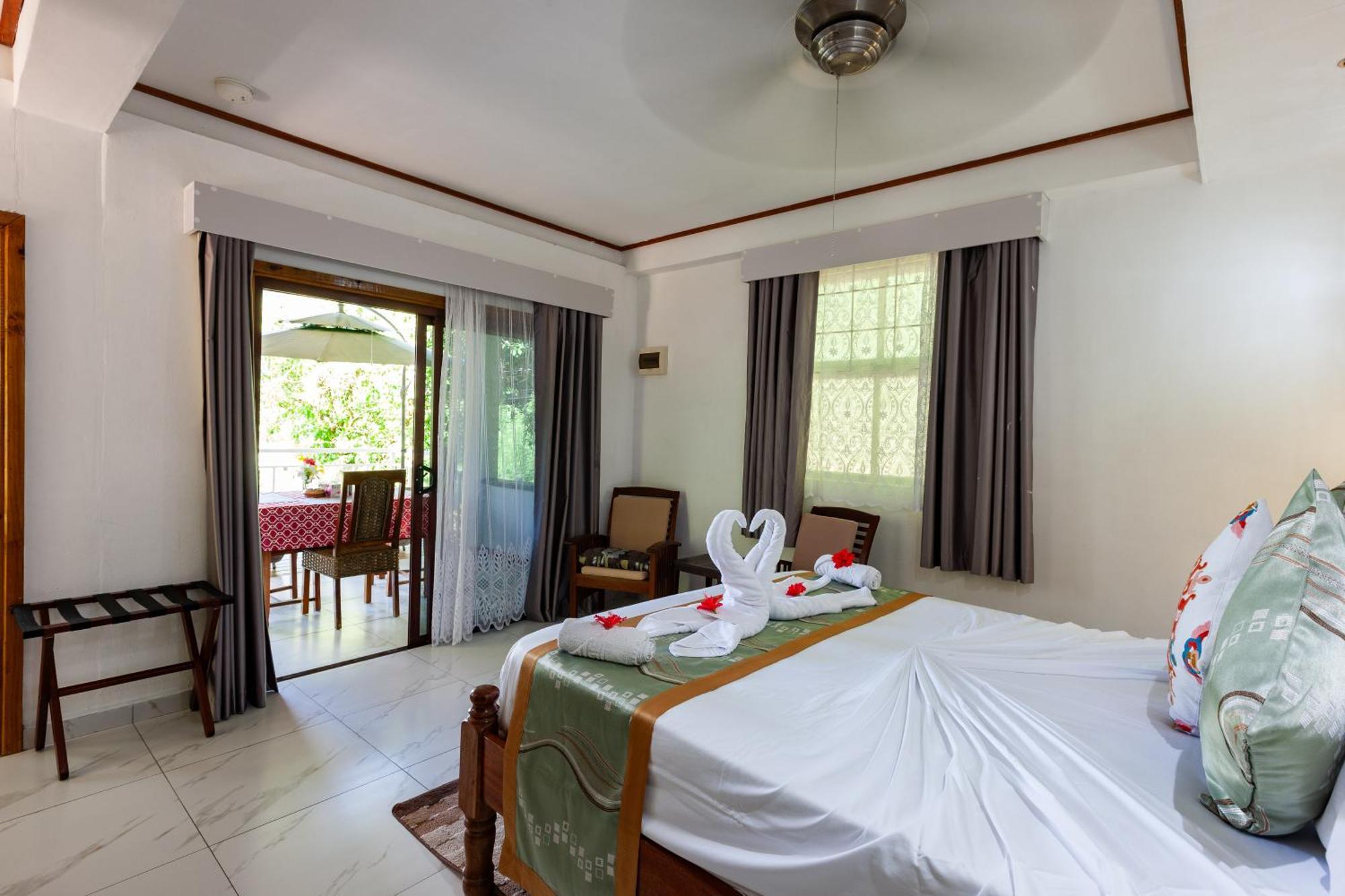 Sea View Lodge Baie Sainte Anne Bagian luar foto