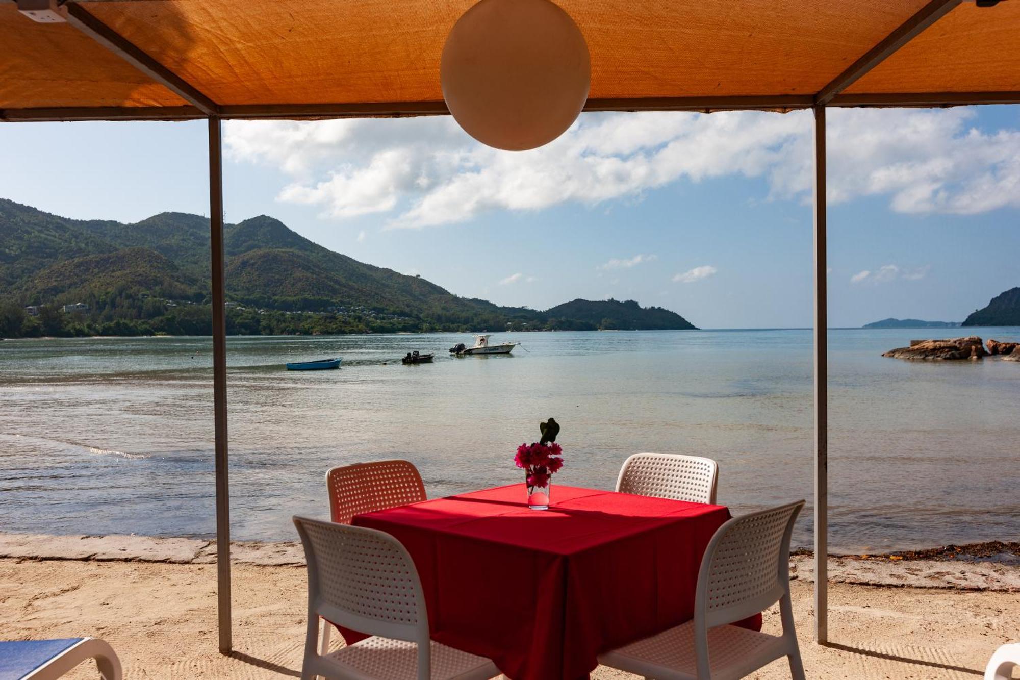 Sea View Lodge Baie Sainte Anne Bagian luar foto