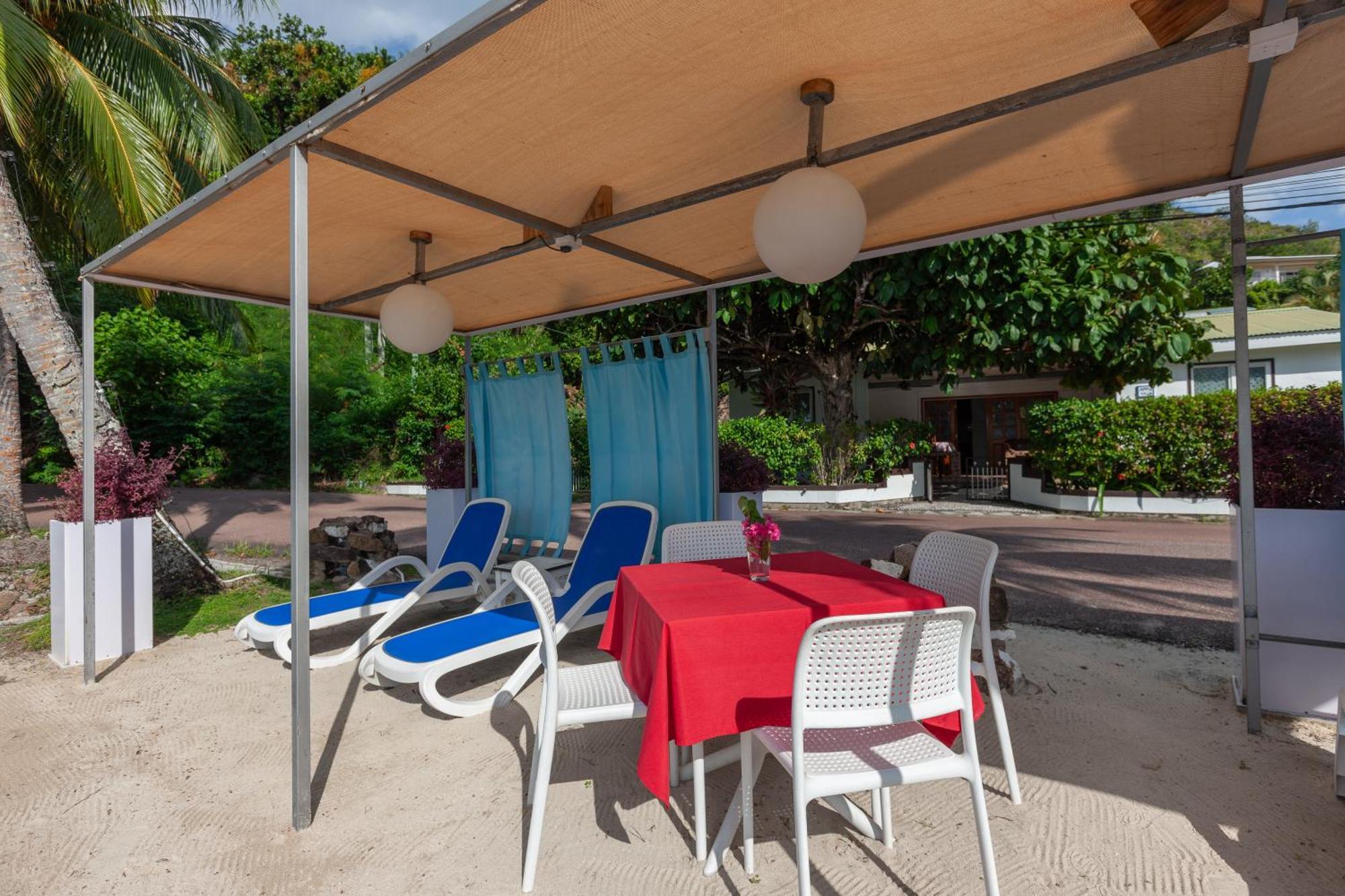 Sea View Lodge Baie Sainte Anne Bagian luar foto