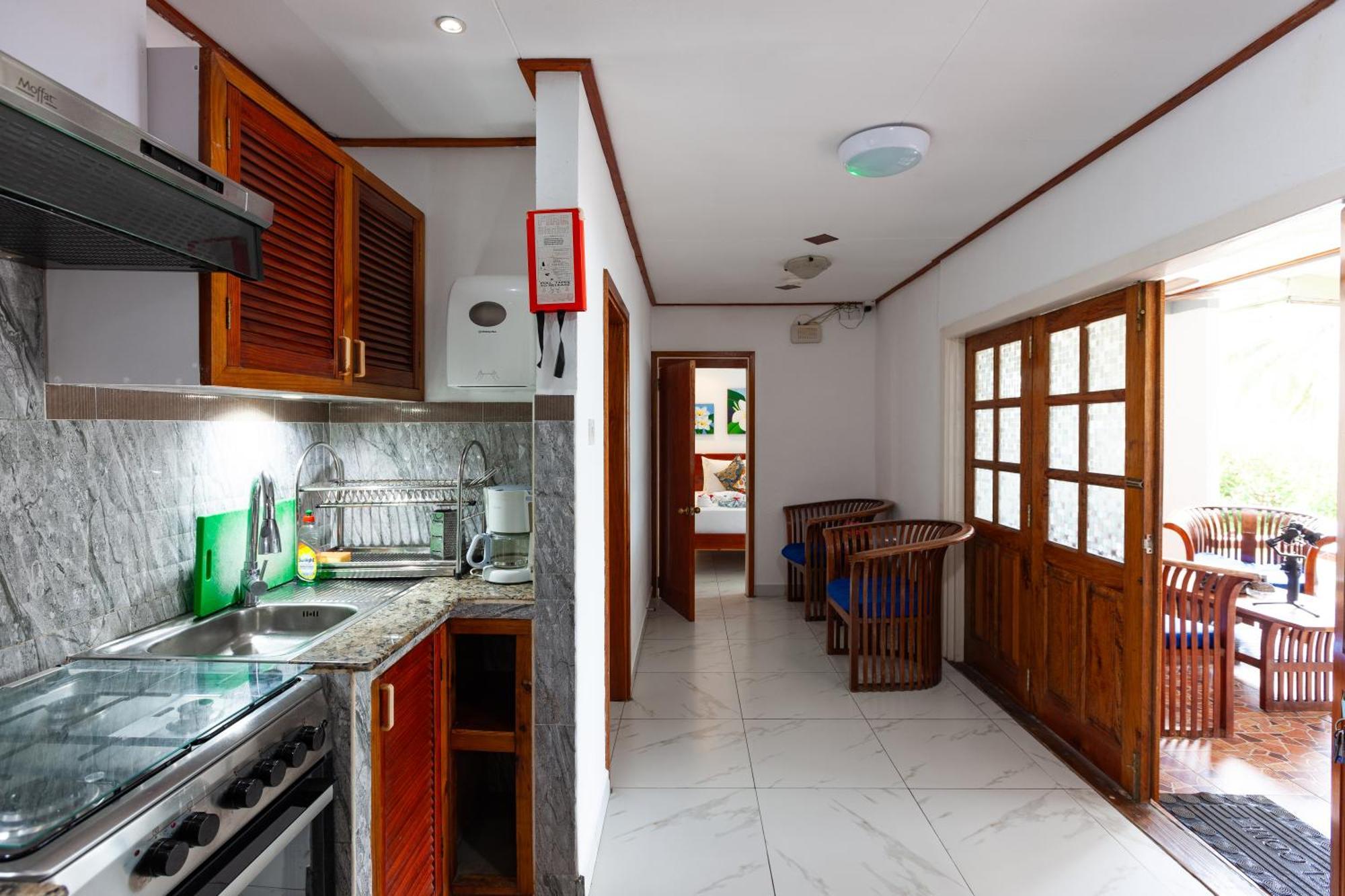 Sea View Lodge Baie Sainte Anne Bagian luar foto